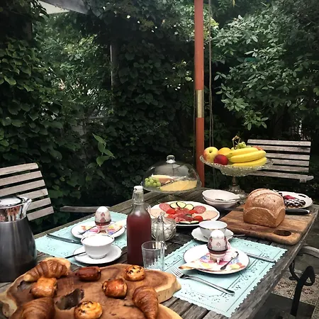 Alojamento de Acomodação e Pequeno-almoço Casa Lucinda *