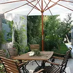 לינה וארוחת בוקר Casa Lucinda *